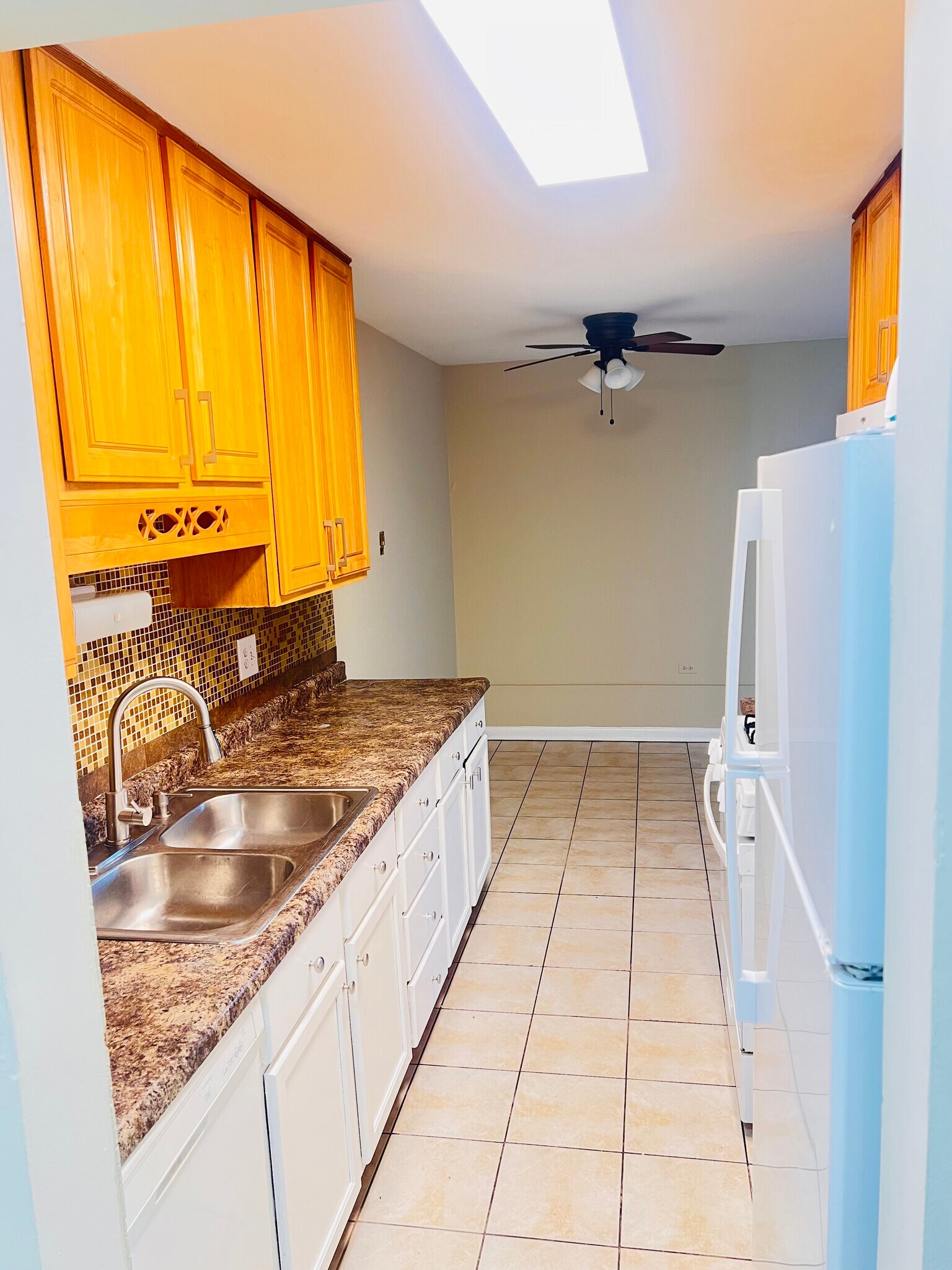 Building Photo - 655 Deepwoods Dr