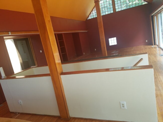 Building Photo - Single Family Home within walking distance to Quinnipiac