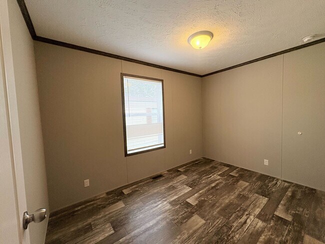 Building Photo - 10694 State Rte 762