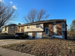 Building Photo - Spacious 3 Bedroom 2 Bath Townhome