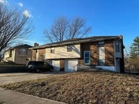 Building Photo - Spacious 3 Bedroom 2 Bath Townhome