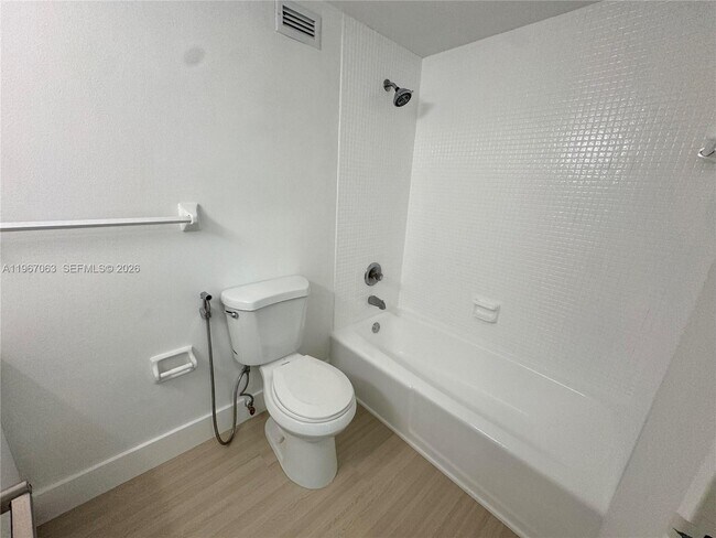 Building Photo - 2899 Collins Ave