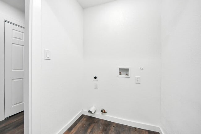 Building Photo - 5911 Easter St