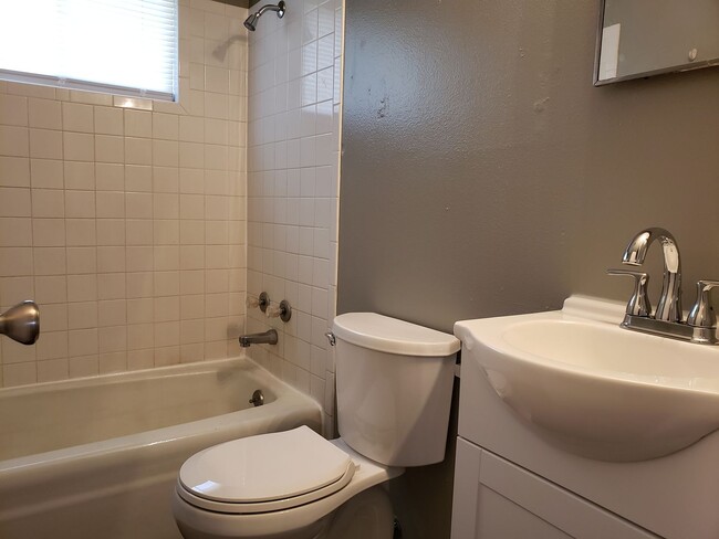 Building Photo - Beautifully remodeled 2-bedroom home in a ...