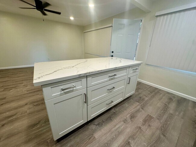 Building Photo - COMING SOON--Newly remodeled 2 bedroom 1 bath apartment 4 blocks from the beach