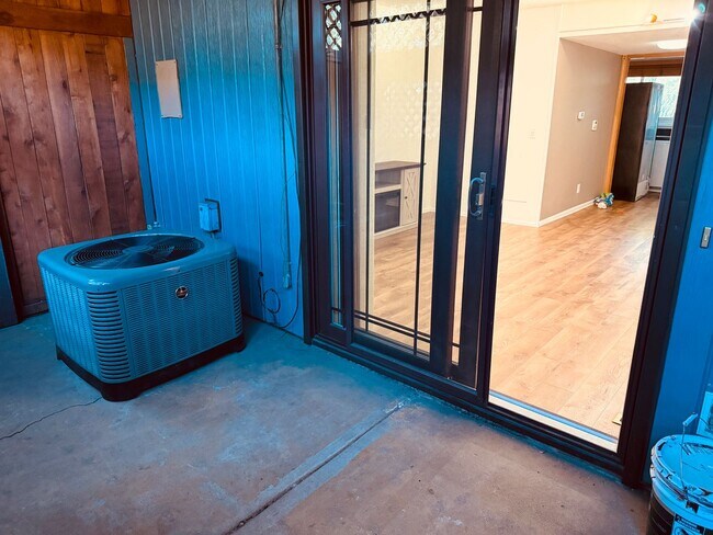 Building Photo - January HALF OFF! West End Townhome with Deck, Central AC and community pool