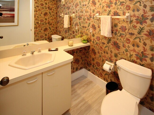 Building Photo - 11877 Pebblewood Dr