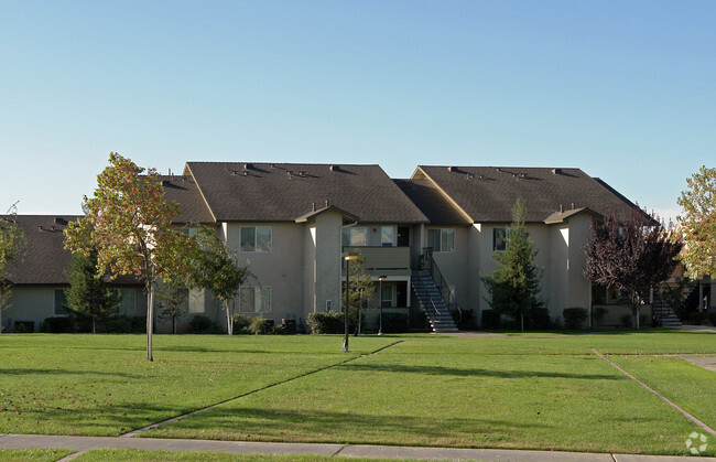 Building Photo - Canyon Springs