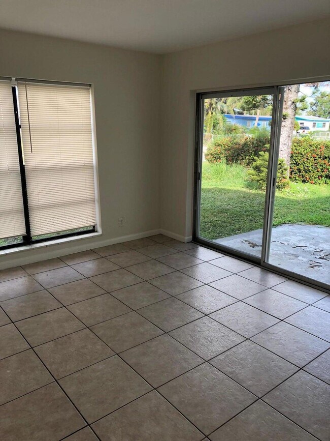 Building Photo - 2280 NW 2nd St