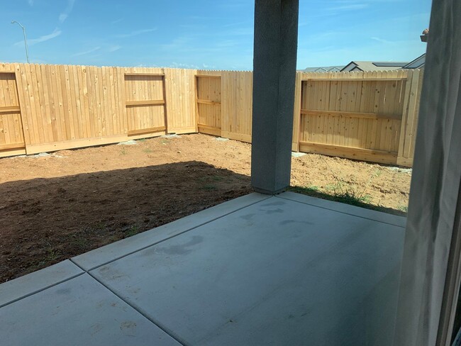 Building Photo - Brand NEW 4 bedroom 1 story home Rancho Co...
