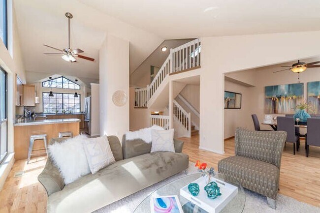 Building Photo - Online for roommate application ONLY