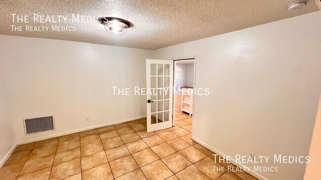 Building Photo - 1009 Alfred Dr