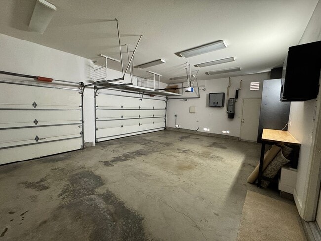 Building Photo - 1684 Blue Canyon St