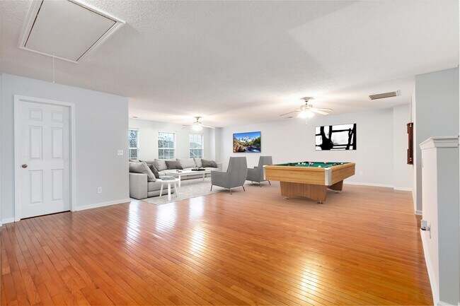 Building Photo - 117 Vancouver Rd