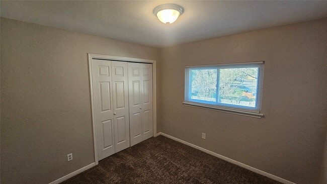 Building Photo - 19522 Lake Hollow Ln