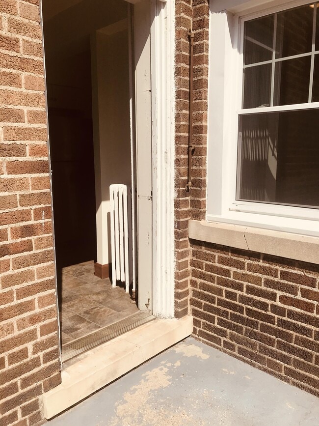 Building Photo - 727 N Capitol Ave