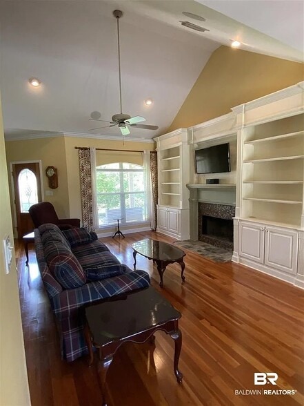 Building Photo - 106 Riveroaks Dr