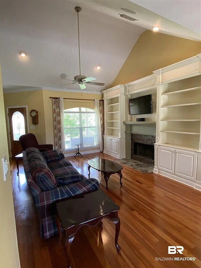 Building Photo - 106 Riveroaks Dr