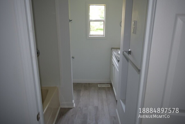 Building Photo - 715 23rd St NW