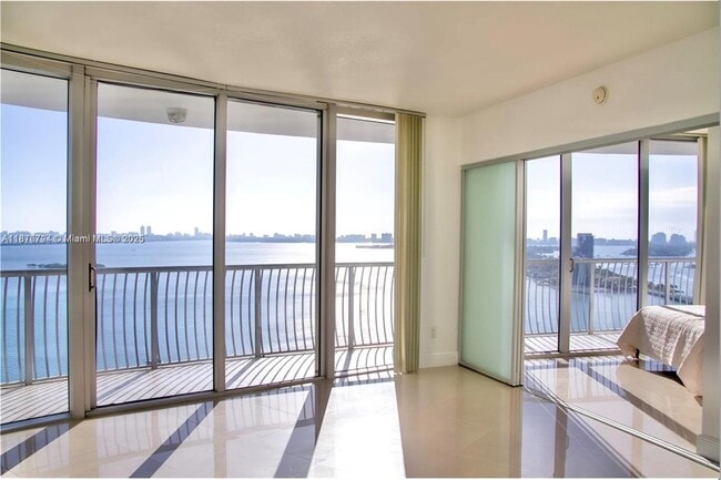 Building Photo - 1750 N Bayshore Dr