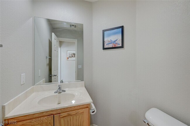 Building Photo - 2586 Begonia Valley Ave