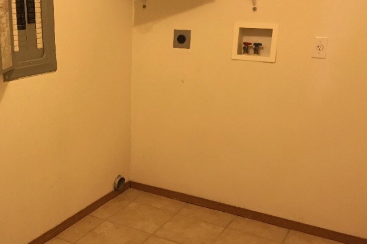 Building Photo - 403 N 6th St