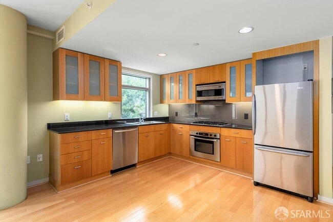 Building Photo - 355 1st St