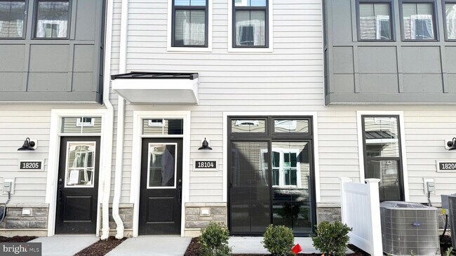 Building Photo - 18104 Donatello Dr