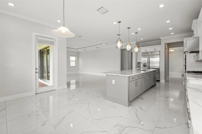 Building Photo - 10511 Royal Cypress Way