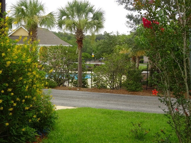 Building Photo - Great Home in Ellis Park. Sub Lease