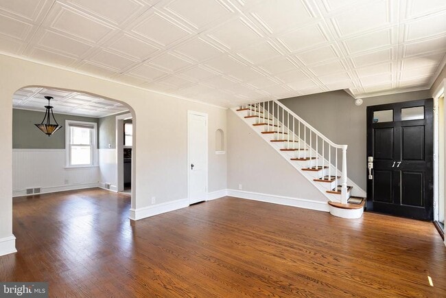 Building Photo - 17 Dowling Ave