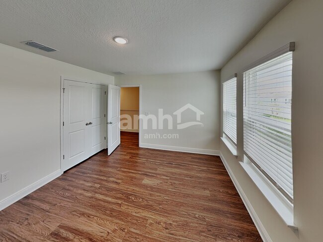 Building Photo - 1238 Sky Lks Dr