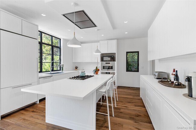 Building Photo - 15 Atterbury Rd