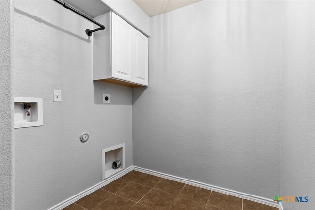 Building Photo - 9510 Shimla Drive