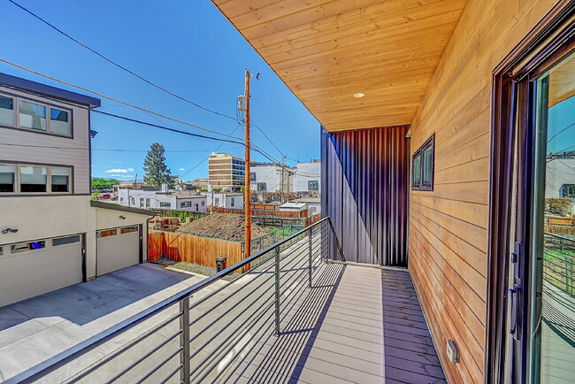 Building Photo - $3,400.00 - 2 Bedrooms, 3 Bathrooms, Townh...