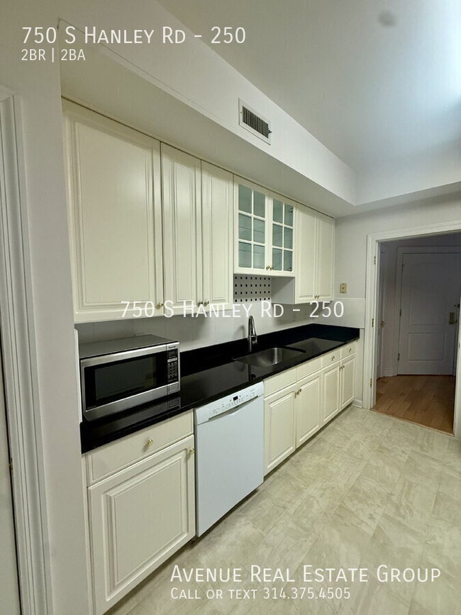 Building Photo - 750 S Hanley Rd