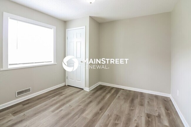 Building Photo - 3 Bedroom Pet-Friendly Home in Belton, MO with Main Street Renewal