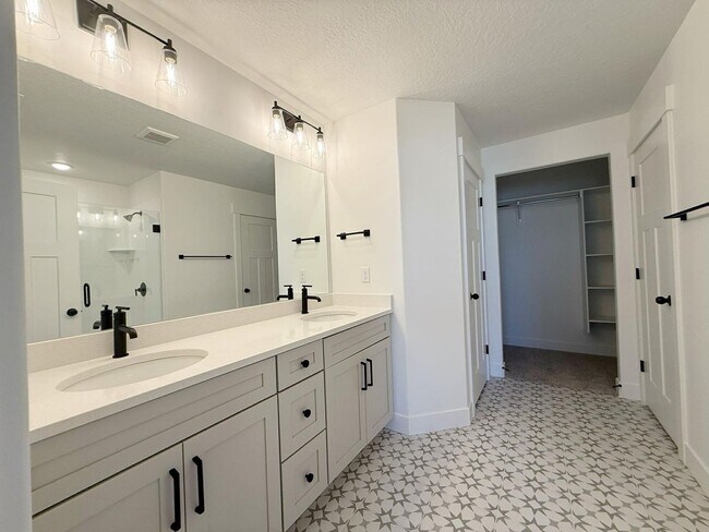 Building Photo - 2886 Red Velvet Ln