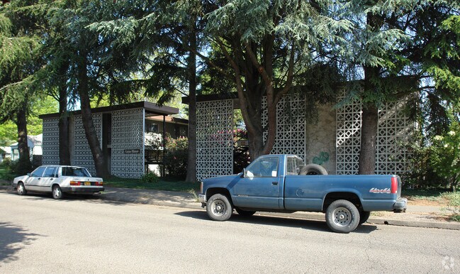 Primary Photo - Alpine Manor