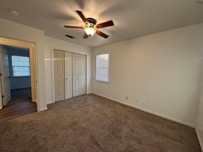 Building Photo - 1622 Longview St