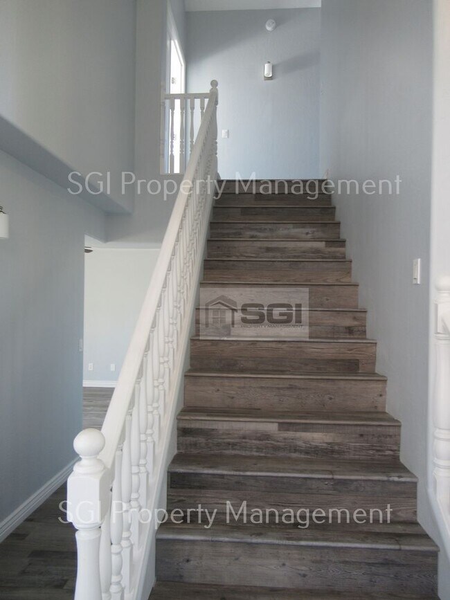 Building Photo - UPGRADED 3 BR CHANDLER HOME!