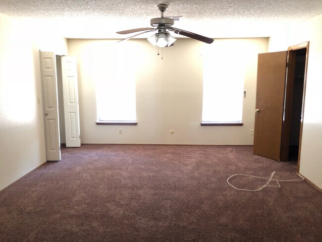 Building Photo - 11240 Montwood Dr