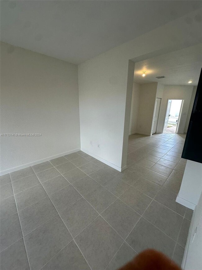 Building Photo - $2,500 2671 SE 28 St Drive