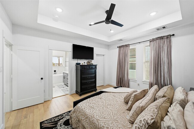 Building Photo - 2502 Tuam St