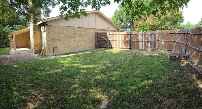 Building Photo - 2901 Robin Hill Ln