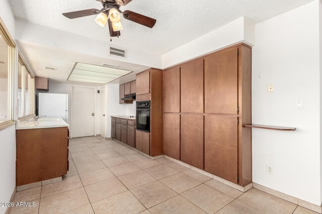 Building Photo - 4013 S Hazelton Ln