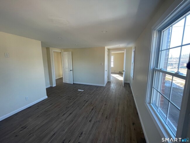 Building Photo - 266 Hebron Ave