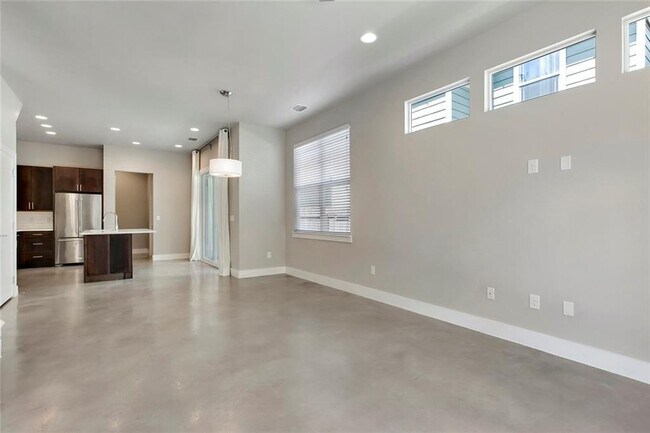 Building Photo - 5404 Bennett Ave