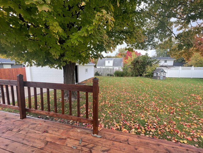 Building Photo - 5 Bedroom home on the NE side of Grand Rapids