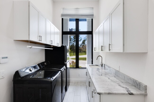 Building Photo - 6423 Livingston Woods Ln